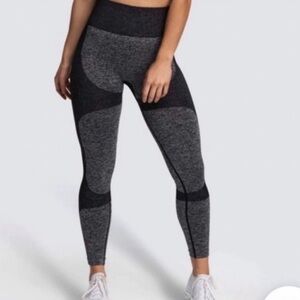 Doyoueven IMPACT seamless workout pants. Gray and Black